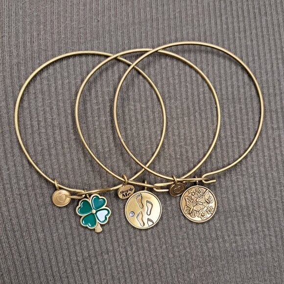Simply Me 🦋☘️👣 bracelet trio bundle - Picture 2 of 5